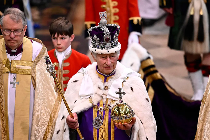 The Crown and Ancient Rites of Kingship